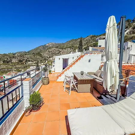 2 Bedroom House With Roof Terrace In The Beautiful Village Of Holiday home Frigiliana